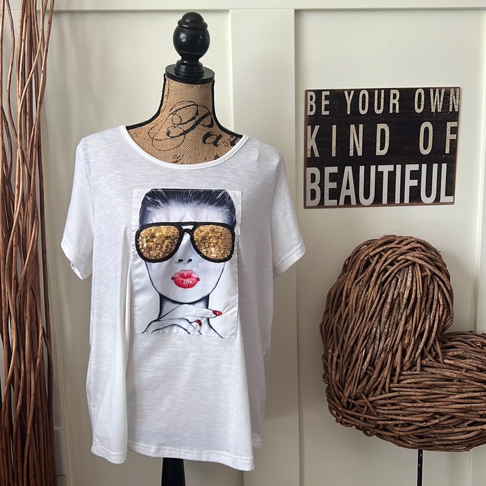 Robert Louis White Short Sleeve Tee W/Sequined Sun-glassed Girl
